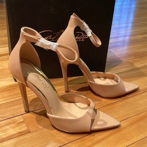Cathy Din Henie-1 faux patent leather nude stilleto heels. New, in box. Size 8.
